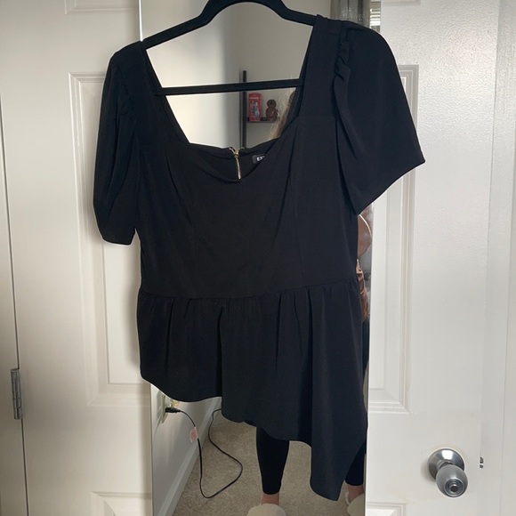 Zip back asymmetrical peplum top - Picture 3 of 6